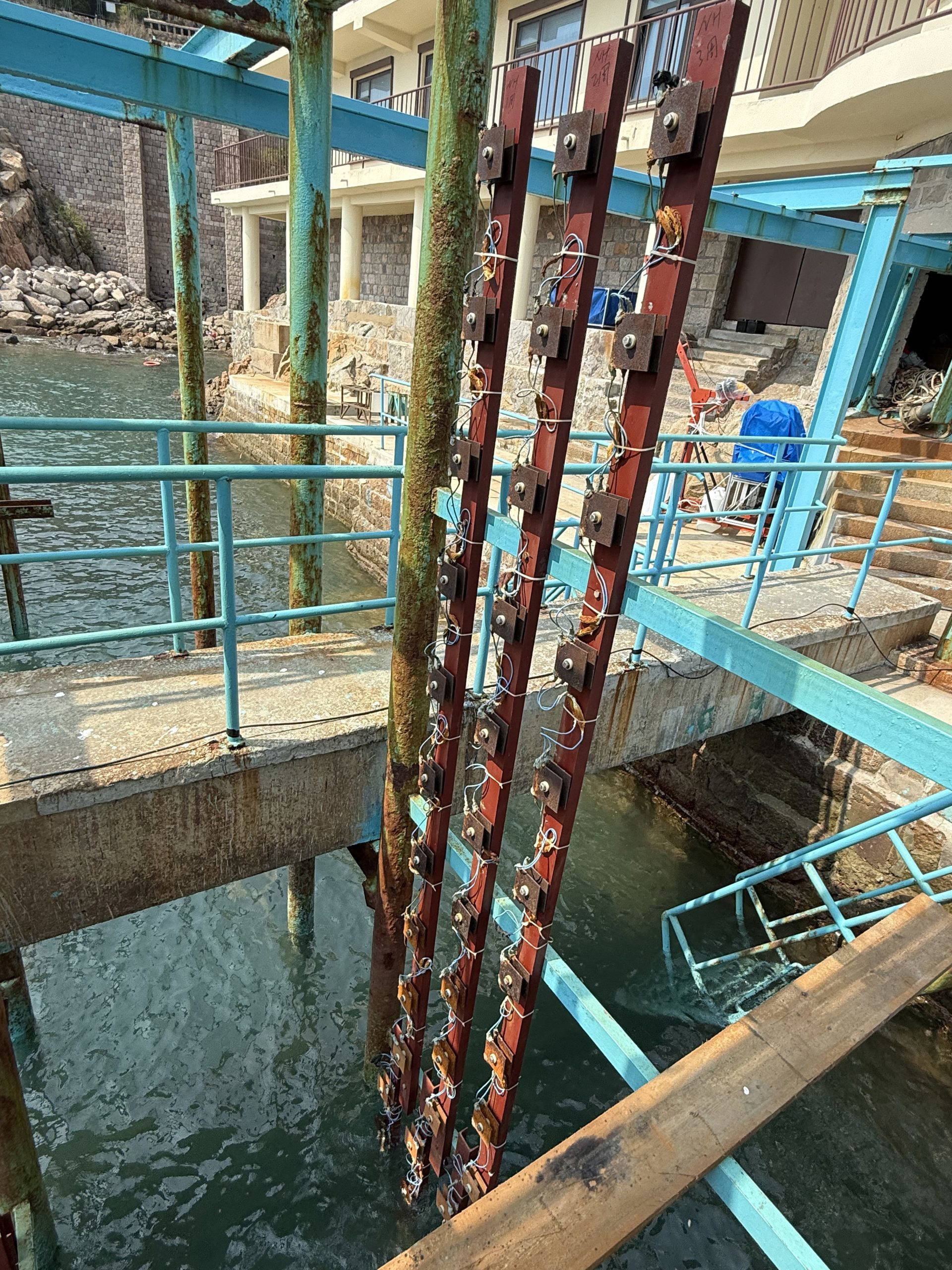 Photo 7 Full-scale corrosion testing in natural seawater